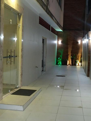 Apt frente Shopping Barra - Chame Chame 3 quartos, 4 camas